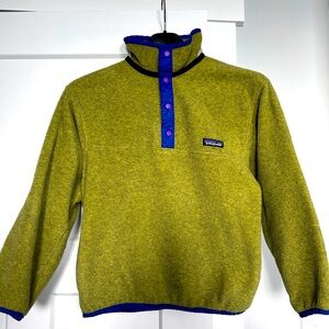 Patagonia quarter snap fleece pullover with pockets.